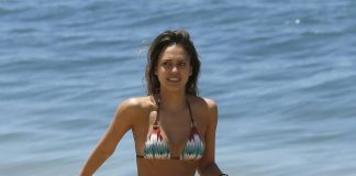 Jessica Alba Wearing A Bikini In Hawaii 1