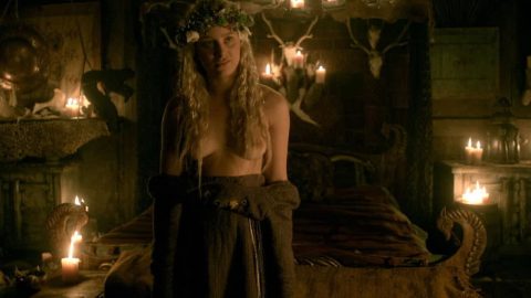 Ida Nielsen and Josefin Asplund Vikings S04E18 6