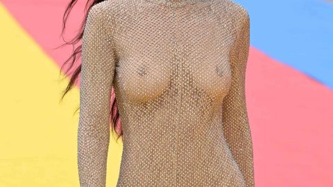 bella hadid shows boobs during the stella mccartneys 2023 fashion show in paris 4