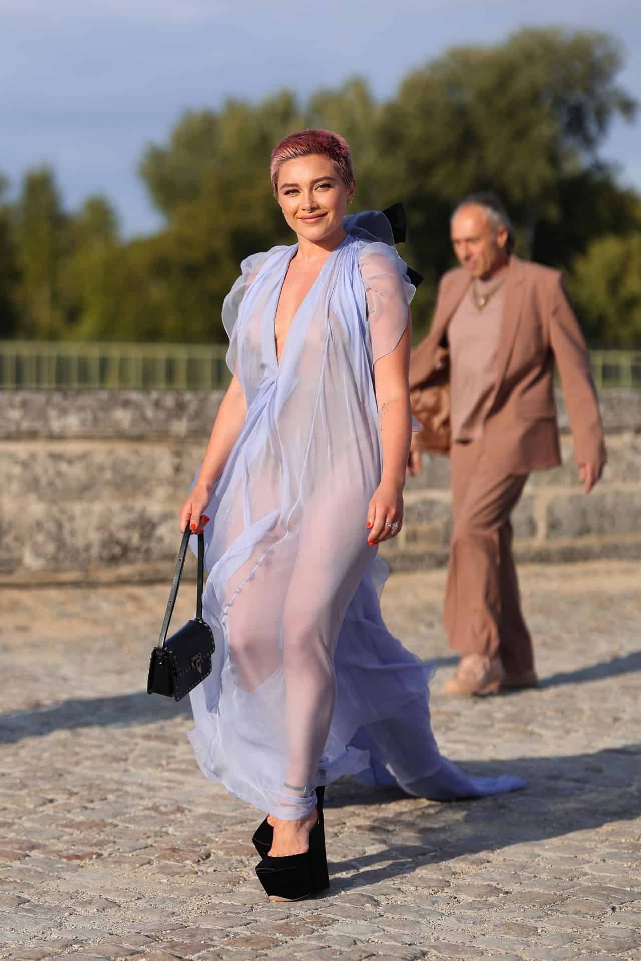 Florence Pugh See Through to Tits at Valentino Fashion Show 2023 nude scene Florence Pugh See Through to Tits at Valentino Fashion Show 2023 nude scene