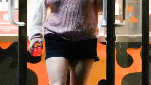 Britney Spears Braless And Shows Her Tits In Oxnard 2