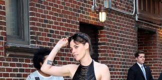 Kristen Stewart Exposing Her Nipples Outside The Stephen Colbert Studio 16