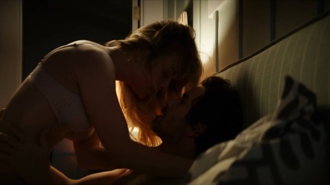 Kaley Cuoco Sexy The Flight Attendant S02e01 02 2022 01