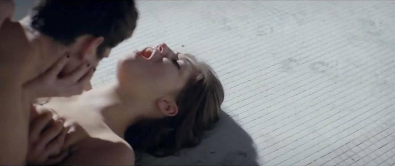 Adele Exarchopoulos nude scene Adele Exarchopoulos nude scene