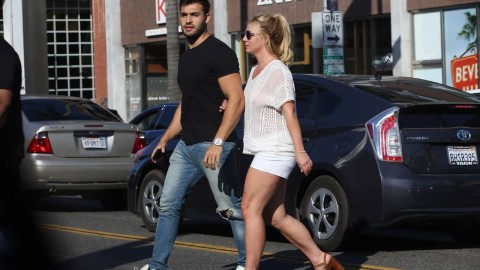 Britney spears shows her tits in a see through shirt 03