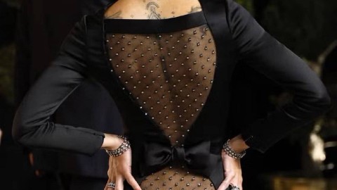Zoe kravitz flaunts butt crack at 2025 vanity fair oscars 20