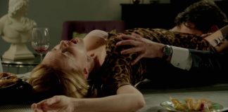 Heather graham and carrie anne moss sizzle with sexy cleavage in lesbian scene compulsion (2013) 1