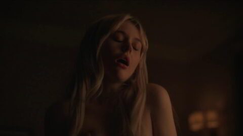 Emily Alyn Lind Sexy Gossip Girl S01E03 2021 4