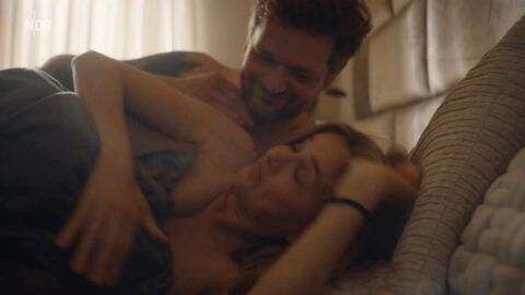 Stefanie Stappenbeck Sexy Retoure S01E01 2022 1