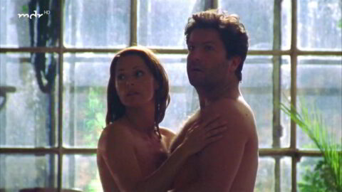 Christina Plate Nude Zoo Doctor My Mom the Vet 2003 4