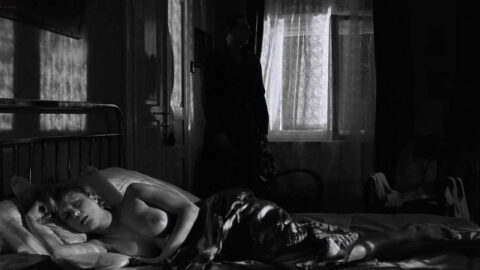 Embeth Davidtz Nude Schindlers List 1993 3