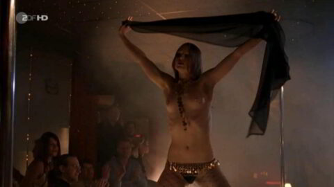 Lucrezia Phantazia Nude Tote Hose S01E32 2011 1