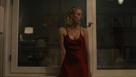 Maika Monroe Sexy Watcher 2022 07