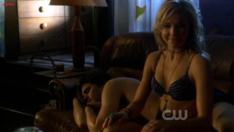 Arielle Kebbel Sexy, Shiri Appleby Sexy - Life Unexpected - S02E01 (2010)