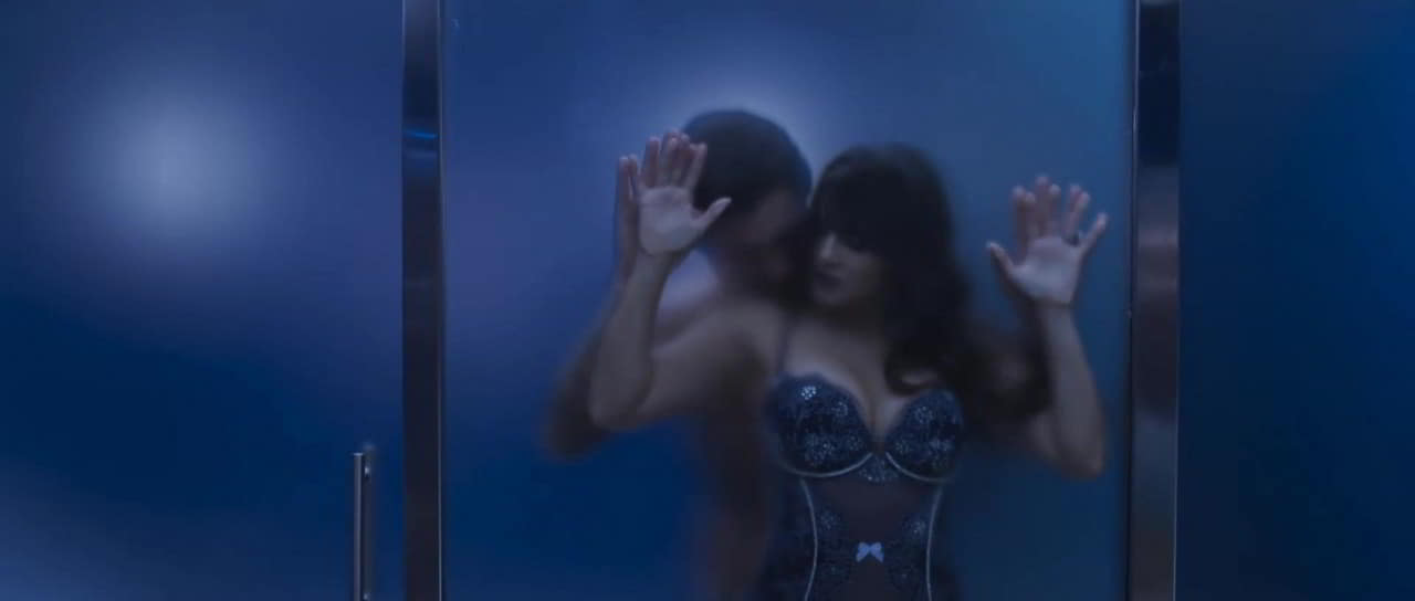 Karishma Tanna, Sunny Leone cleavage movie scene 2021 Karishma Tanna, Sunny Leone cleavage movie scene 2021