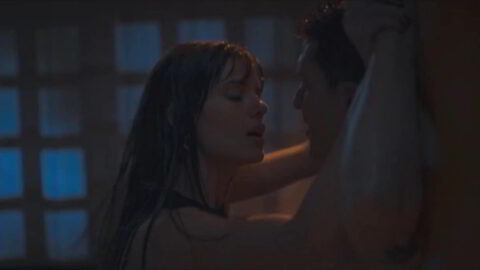 Camila Queiroz Sexy Procura se 2022 4