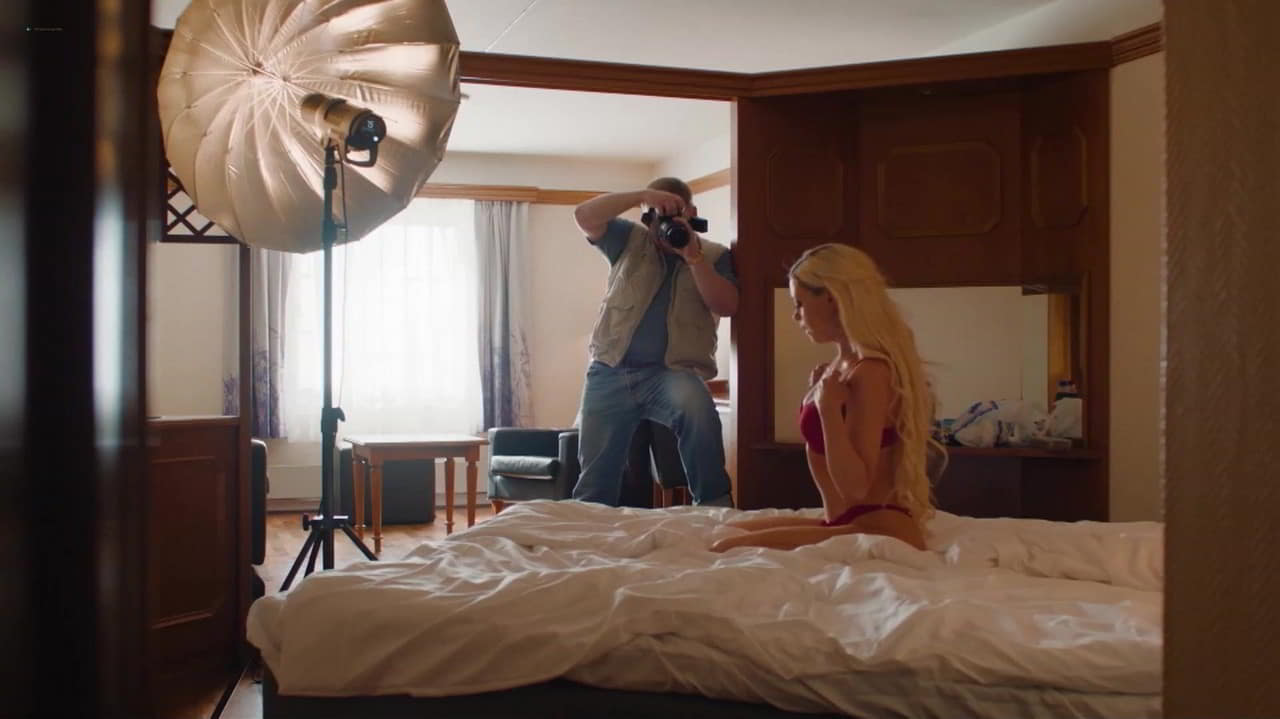 Elli Rhiannon Muller Osborne cleavage movie scene 2025 Elli Rhiannon Muller Osborne cleavage movie scene 2025