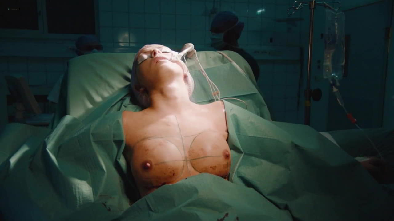 Elli Rhiannon Muller Osborne cleavage movie scene 2025 Elli Rhiannon Muller Osborne cleavage movie scene 2025