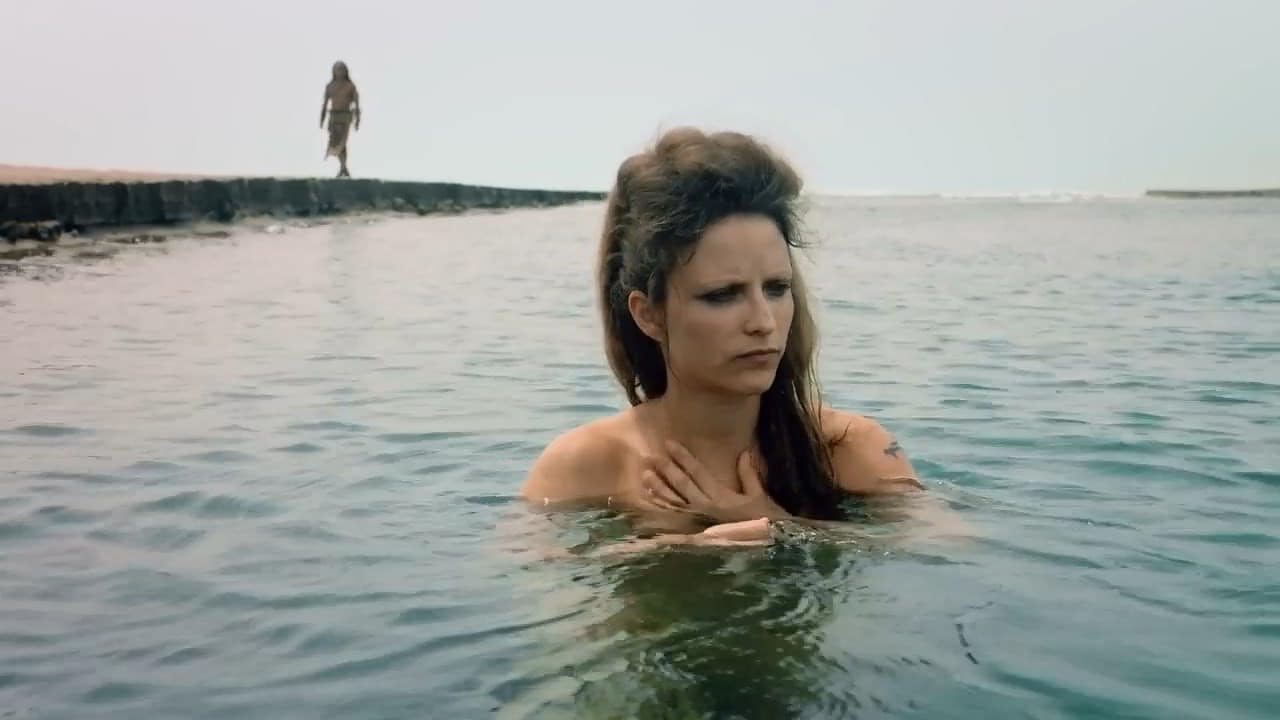 Paulette Hernandez bare butt in Sitiados: Mexico - S01E07 Paulette Hernandez bare butt in Sitiados: Mexico - S01E07