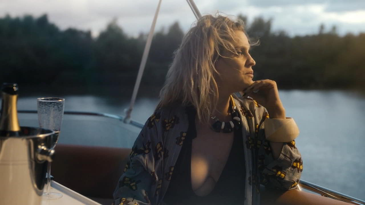 Clara Lago cleavage movie scene 2022 Clara Lago cleavage movie scene 2022