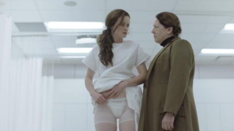 Elisabeth Moss Sexy Alexis Bledel Sexy The Handmaids Tale S01E01 04 2017 1