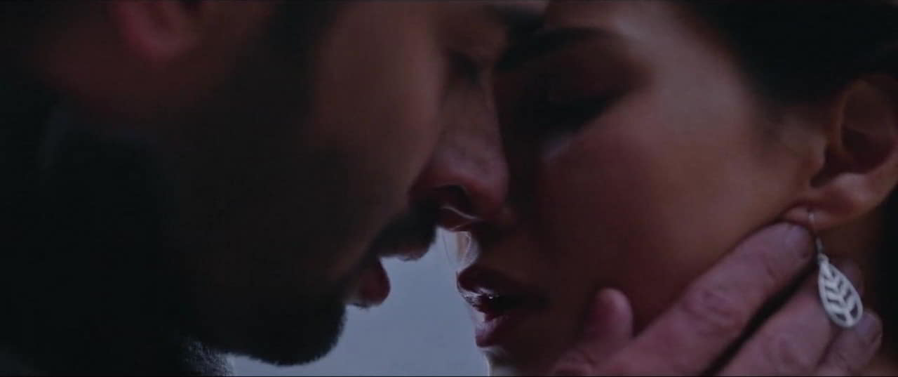 Kriti Sanon bare butt in Do Patti Kriti Sanon bare butt in Do Patti