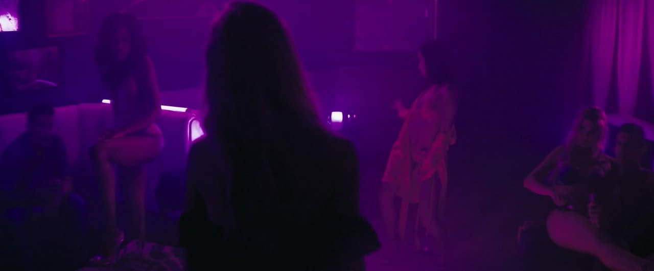 Praya Lundberg bare butt in Paradise City Praya Lundberg bare butt in Paradise City