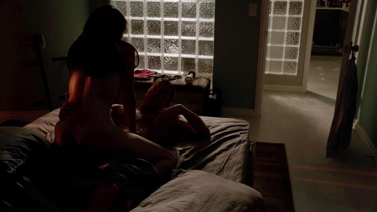 Aimee Garcia bare butt in Dexter - S08E04 Aimee Garcia bare butt in Dexter - S08E04