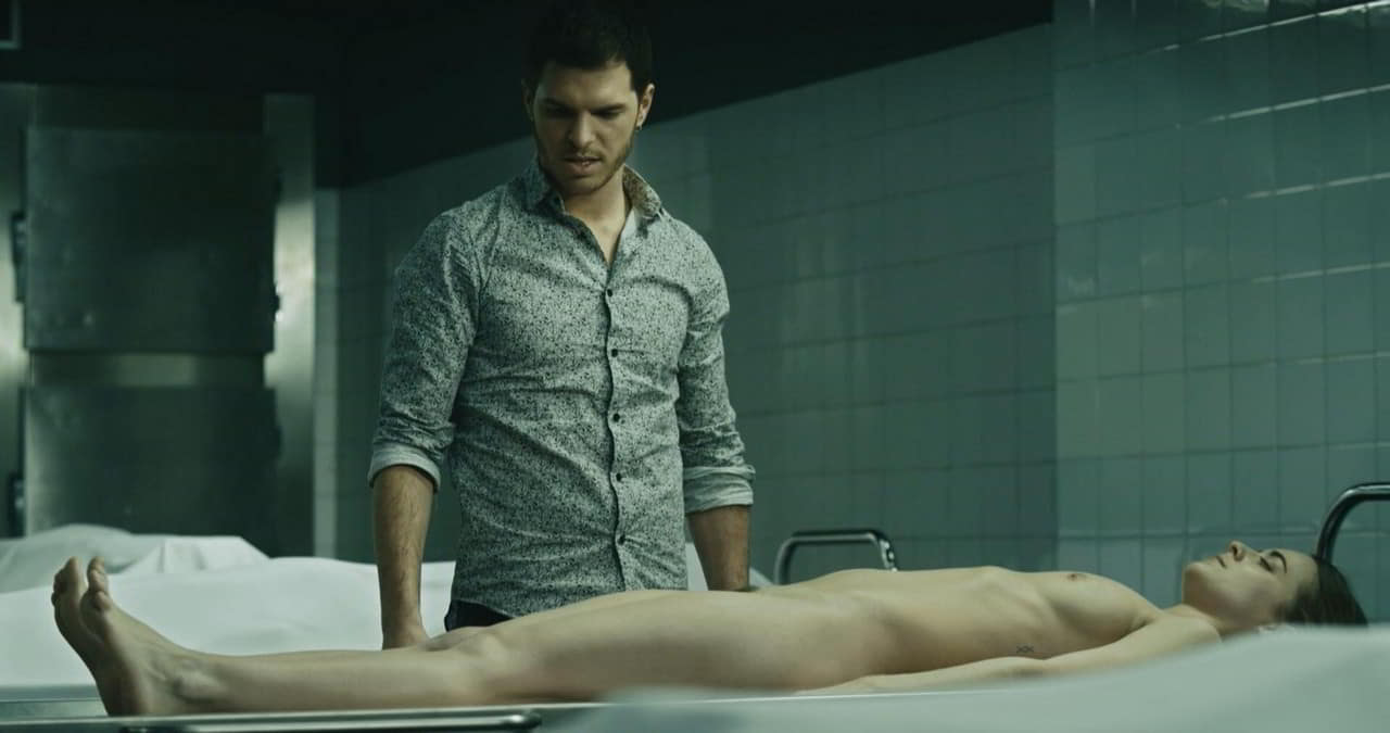 Alba Ribas bare butt in El cadaver de Anna Fritz Alba Ribas bare butt in El cadaver de Anna Fritz
