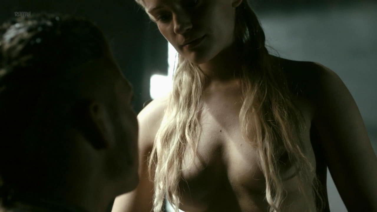 Alicia Agneson bare butt in Vikings - S05E03 Alicia Agneson bare butt in Vikings - S05E03