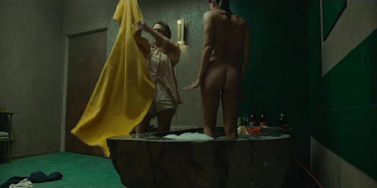 Alicia Vikander, Elizabeth Olsen cleavage movie scene 2024 Alicia Vikander, Elizabeth Olsen cleavage movie scene 2024