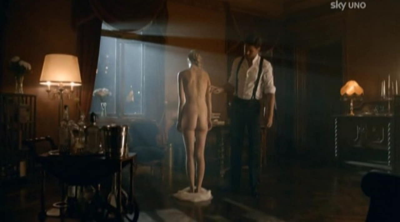Alina Tomnikov bare butt in Nymphs - S01E07 Alina Tomnikov bare butt in Nymphs - S01E07