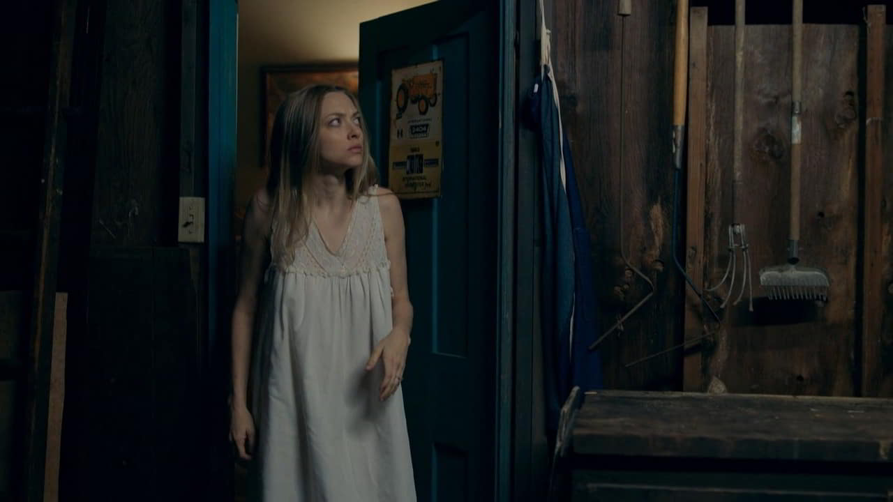 Amanda Seyfried, Natalia Dyer cleavage movie scene 2021 Amanda Seyfried, Natalia Dyer cleavage movie scene 2021