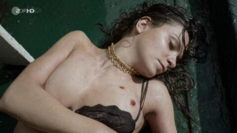 Anika Lehmann Nude Einsatz in Hamburg S01E15 2013 2