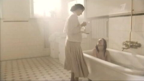 Anna Kapaleva Nude Dom obrazcovogo soderjaniya S01 2010 06