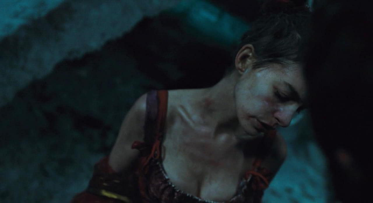 Anne Hathaway nude scene in Les Miserables Anne Hathaway nude scene in Les Miserables
