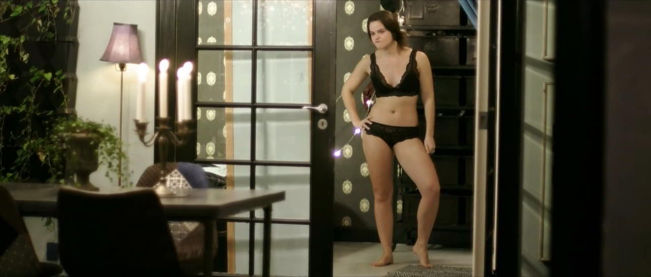 Aviaja Skotte bare butt in Maskulint mirakel Aviaja Skotte bare butt in Maskulint mirakel