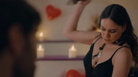 Beatrice Bruschi Sexy Amici per caso 2024 6