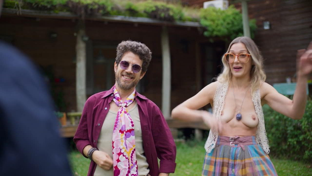 Carla Pandolfi bare butt in Almost Happy - S02E07 Carla Pandolfi bare butt in Almost Happy - S02E07
