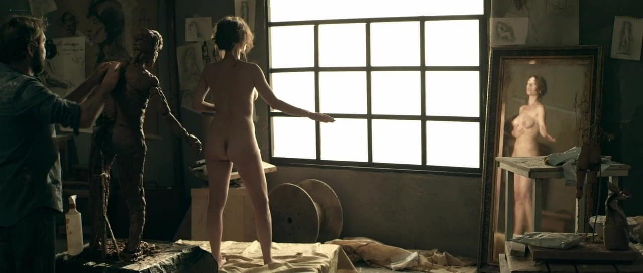 Carolina Clemente bare butt in Dentro Carolina Clemente bare butt in Dentro