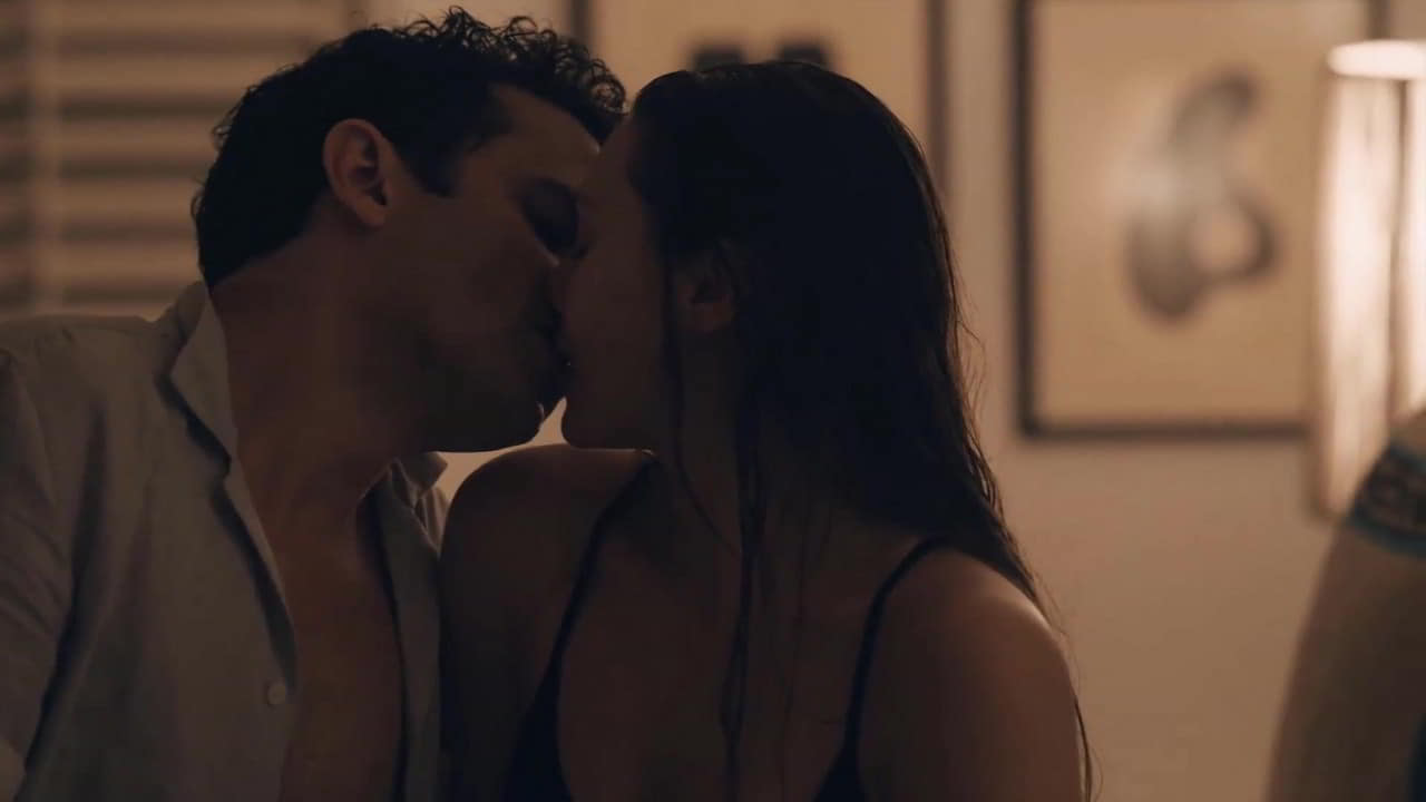 Elizabeth Olsen bare butt in Sorry For Your Loss - S01E09 Elizabeth Olsen bare butt in Sorry For Your Loss - S01E09