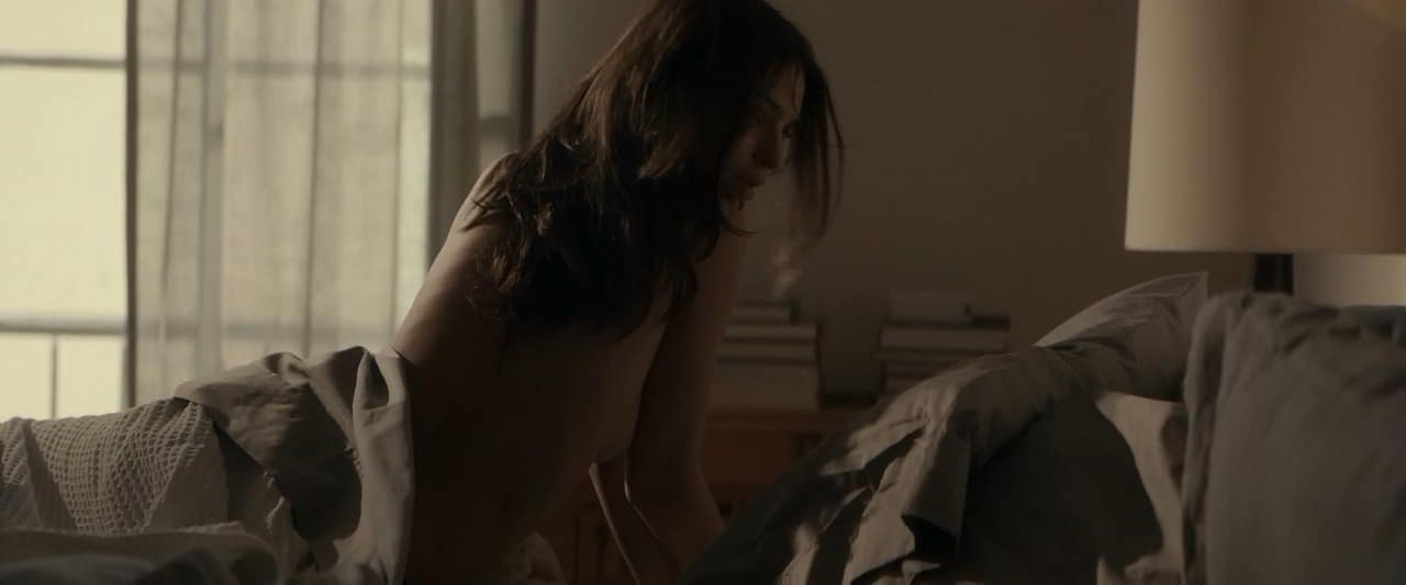 Emily Ratajkowski bare butt in Lying and Stealing Emily Ratajkowski bare butt in Lying and Stealing