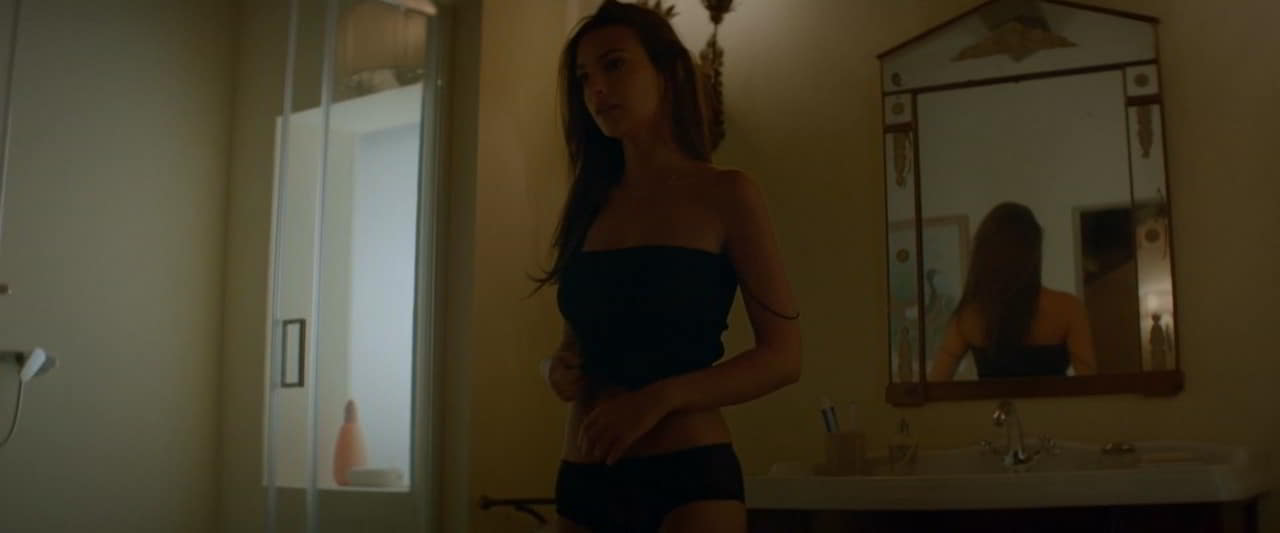 Emily Ratajkowski cleavage movie scene 2018 Emily Ratajkowski cleavage movie scene 2018