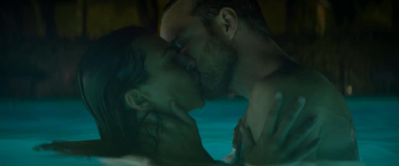 Emily Ratajkowski bare butt in Welcome Home Emily Ratajkowski bare butt in Welcome Home