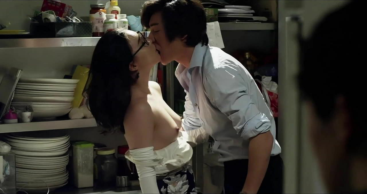 Eun cleavage movie scene 2015 Eun cleavage movie scene 2015