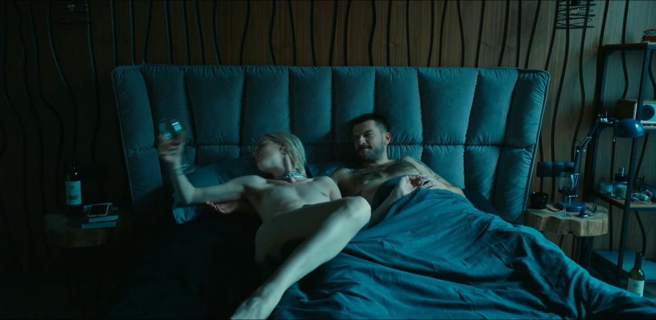 Isabelle Eidlen cleavage movie scene 2022 Isabelle Eidlen cleavage movie scene 2022