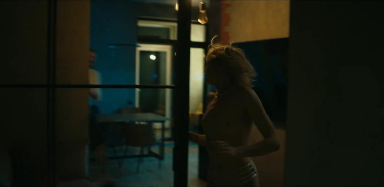 Isabelle Eidlen bare butt in The telki - S01E06 Isabelle Eidlen bare butt in The telki - S01E06