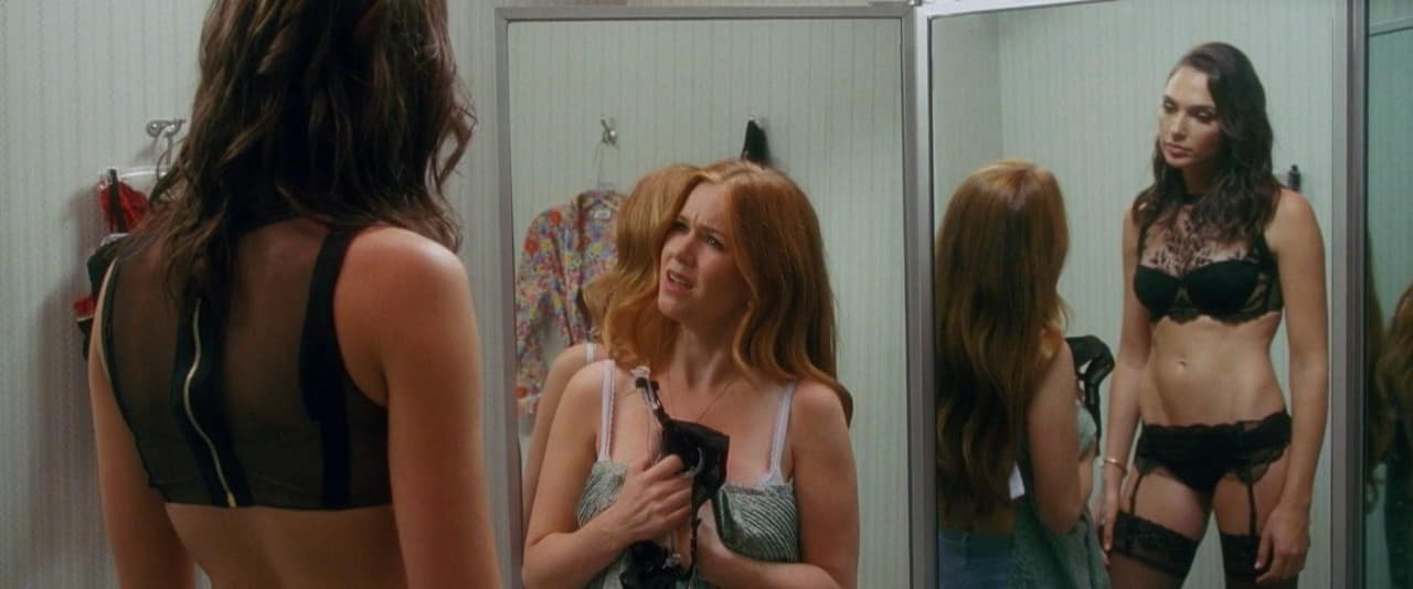 Isla Fisher, Gal Gadot bare butt in Keeping Up with the Joneses Isla Fisher, Gal Gadot bare butt in Keeping Up with the Joneses