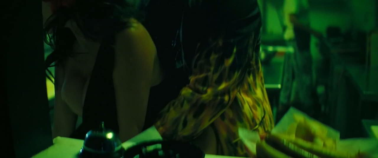 Isla Fisher cleavage movie scene 2019 Isla Fisher cleavage movie scene 2019