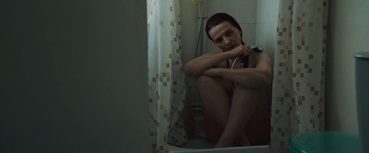 Juliette Binoche cleavage movie scene 2021 Juliette Binoche cleavage movie scene 2021